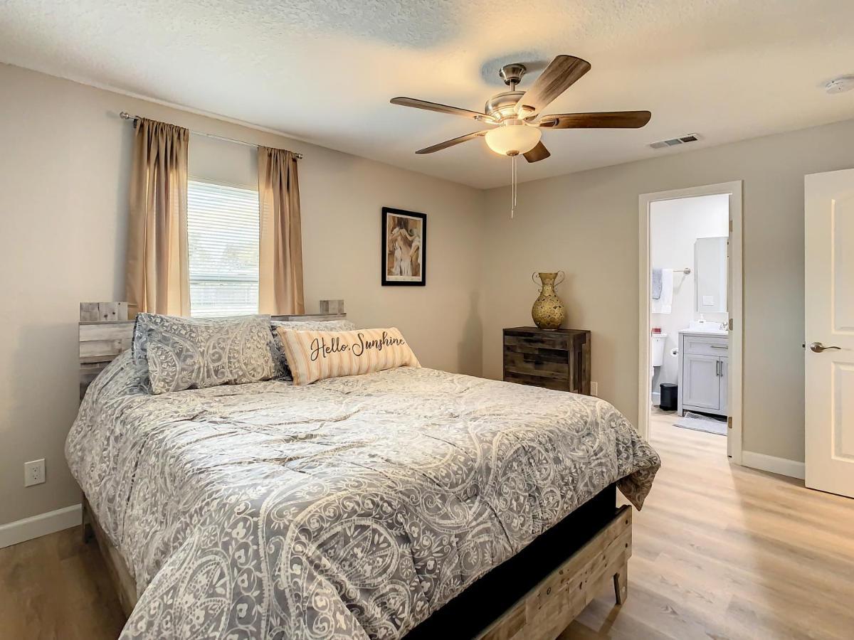 Crown Jewel Of Clearwater 10-15 Min To Beach 5 Min To St Pete Airport Villa Екстериор снимка